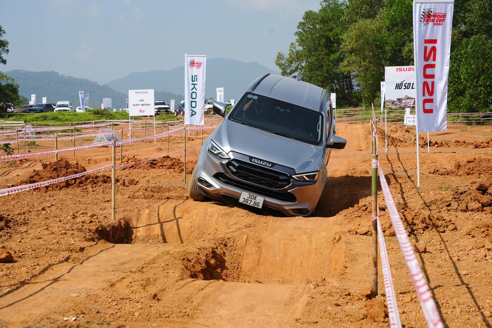 Khai mở tiềm năng cùng cung offroad của Isuzu tại PVOIL VOC 2024