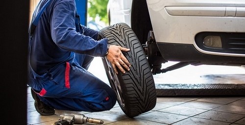 Tốt nhất, mang xe tới các gara sửa chữa để vá lốp xe ô tô.