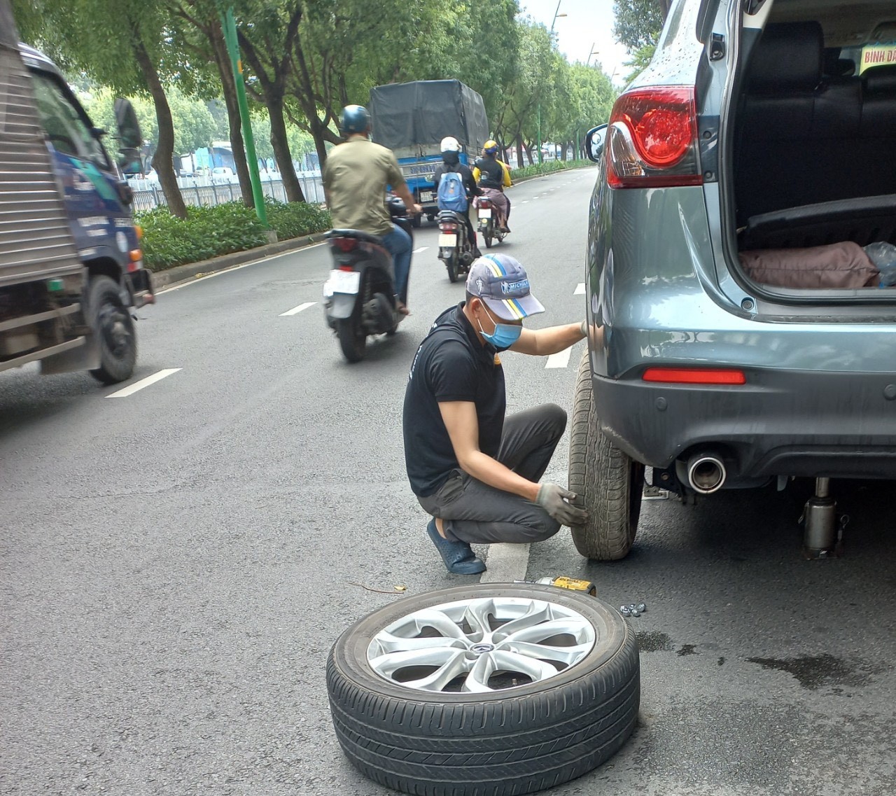 Địa chỉ vá xe ô tô gần đây, tìm như thế nào?