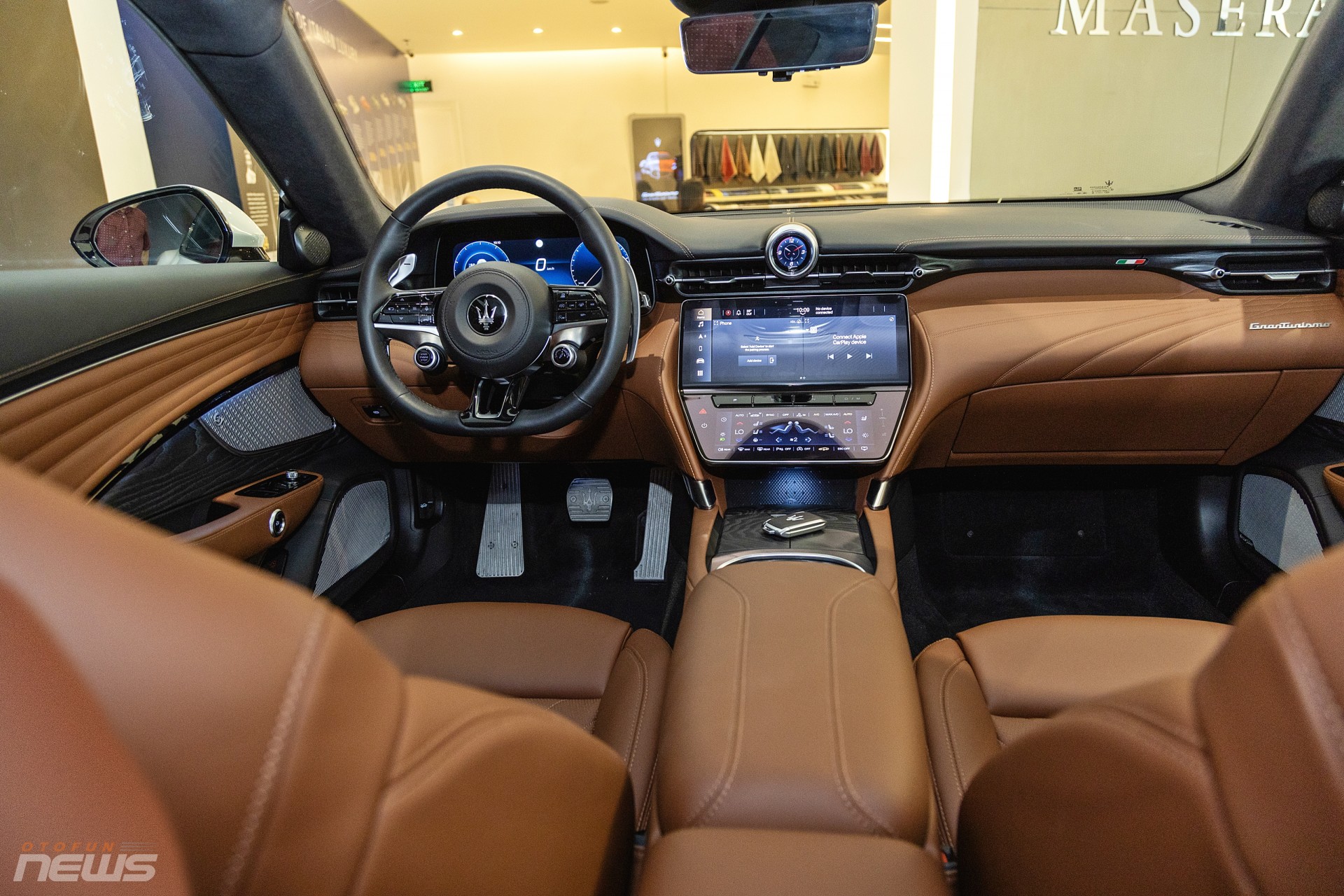 Cảnh cảnh xe thể thao Maserati GranTurismo 2024
