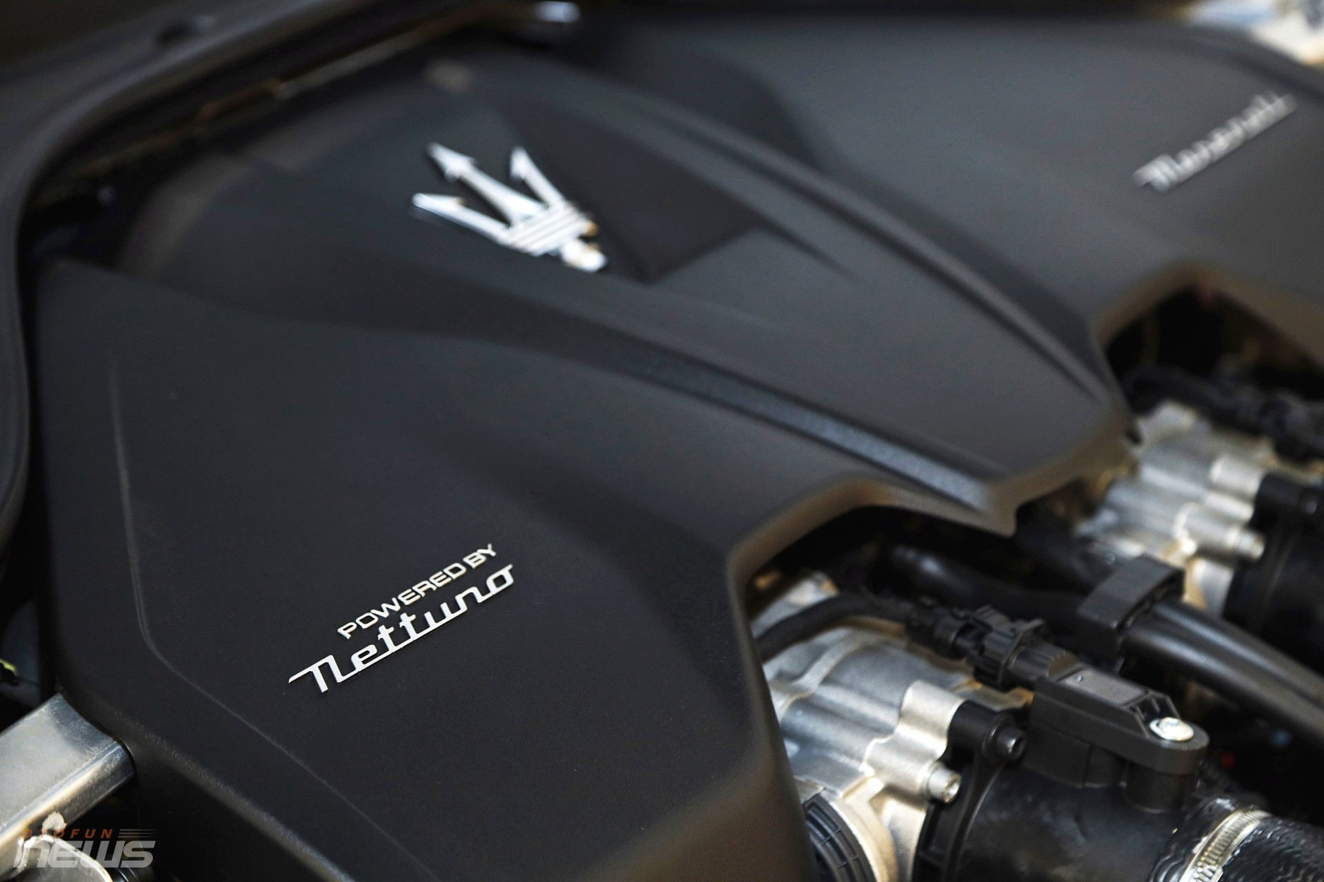 Cảnh cảnh xe thể thao Maserati GranTurismo 2024