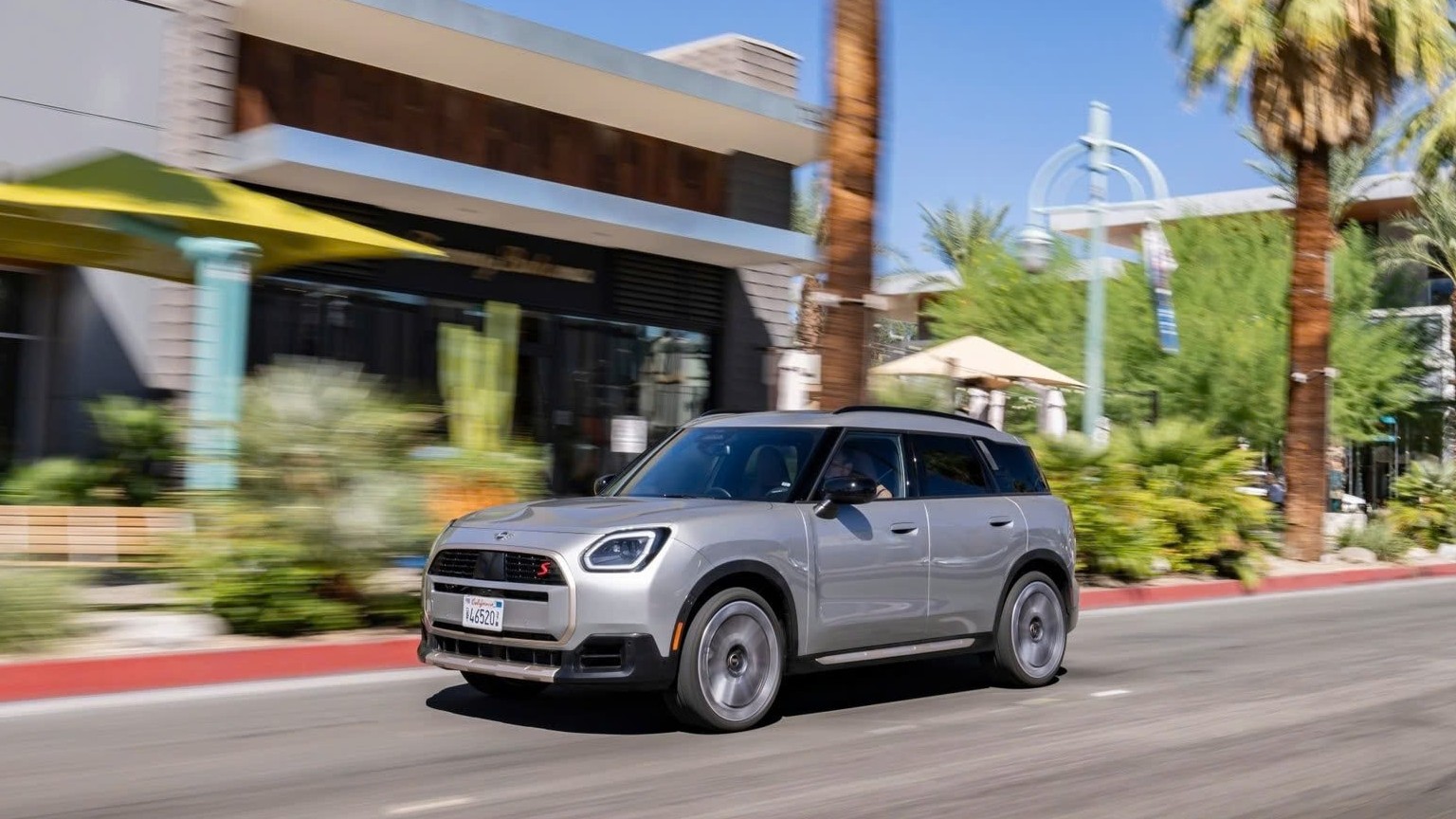 Mini Countryman bản nâng cấp ra mắt tại Việt Nam, giá chưa công bố nhưng dự kiến khoảng 2,2 tỷ