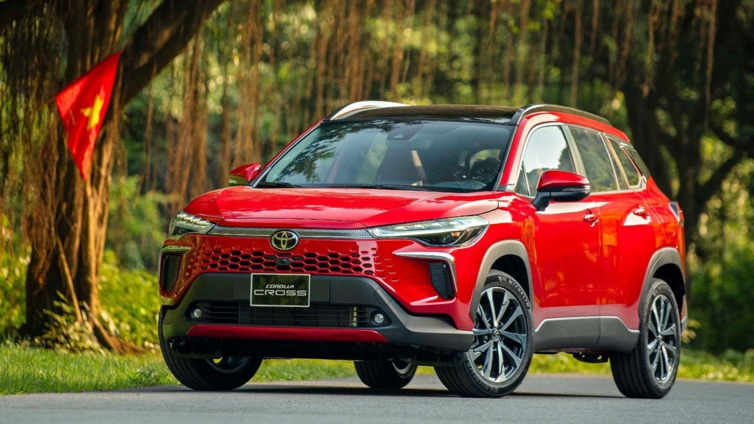 Toyota Corolla Cross hybrid bán gần gấp đôi bản máy xăng tháng 1/2025