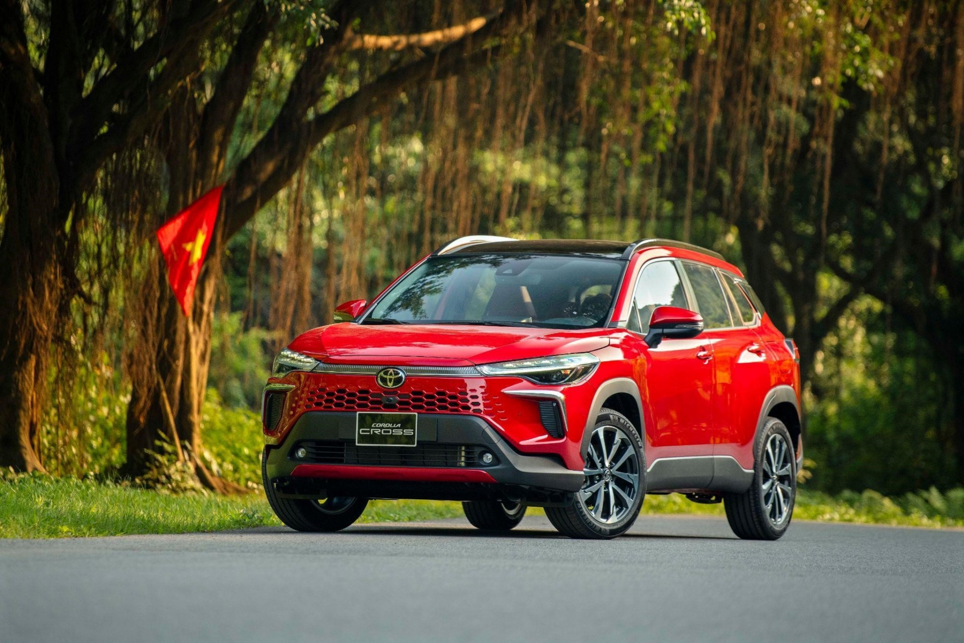 Toyota Corolla Cross bản hybrid bán gần gấp đôi bản xăng tháng 1/2025