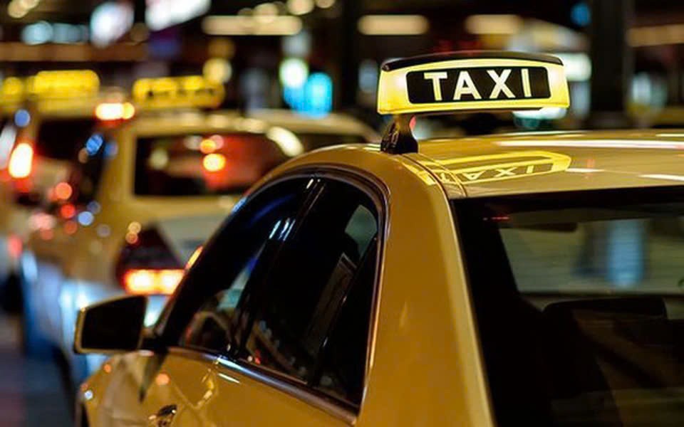 Lái xe taxi phải lập hóa đơn điện tử gửi cho hành khách khi kết thúc hành trình