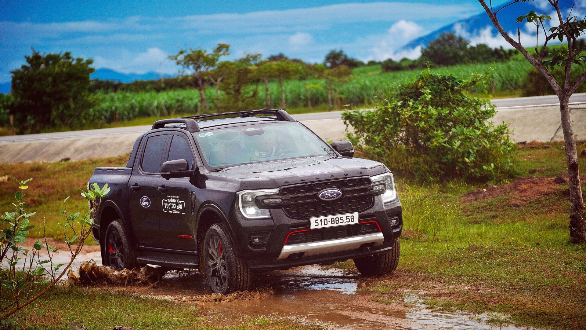 Hành trình “băng rừng, vượt cát” cùng Ford Ranger Stormtrak