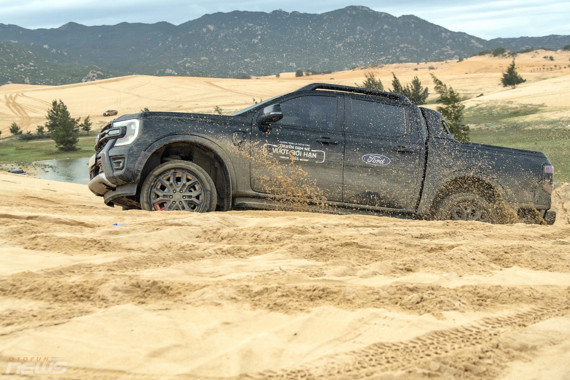 Hành trình “băng rừng, vượt cát” cùng Ford Ranger Stormtrak