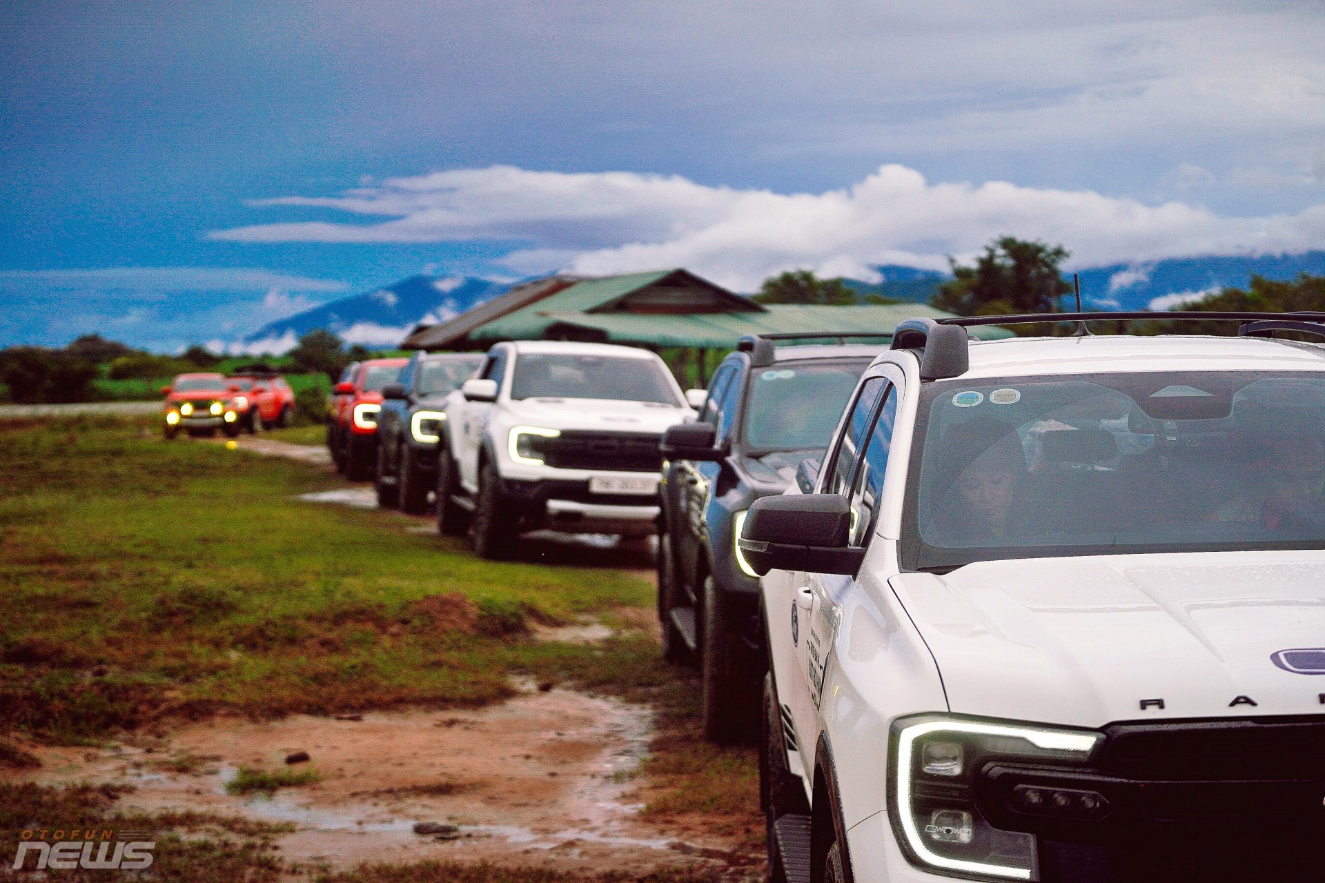 Hành trình “băng rừng, vượt cát” cùng Ford Ranger Stormtrak