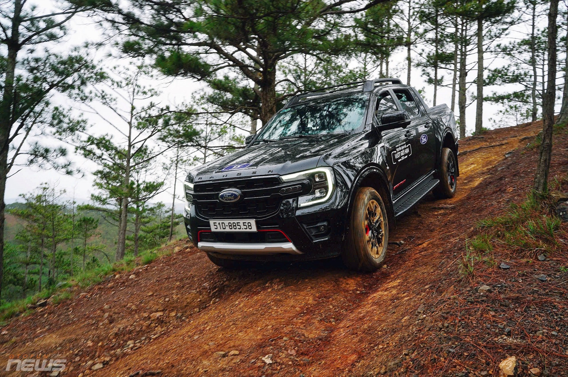 Hành trình “băng rừng, vượt cát” cùng Ford Ranger Stormtrak