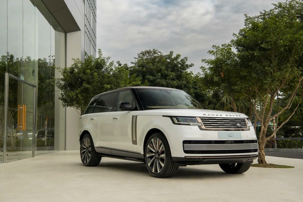 Soi cấu hình hai chiếc Range Rover 30 tỷ chính hãng mới bán tại Việt Nam