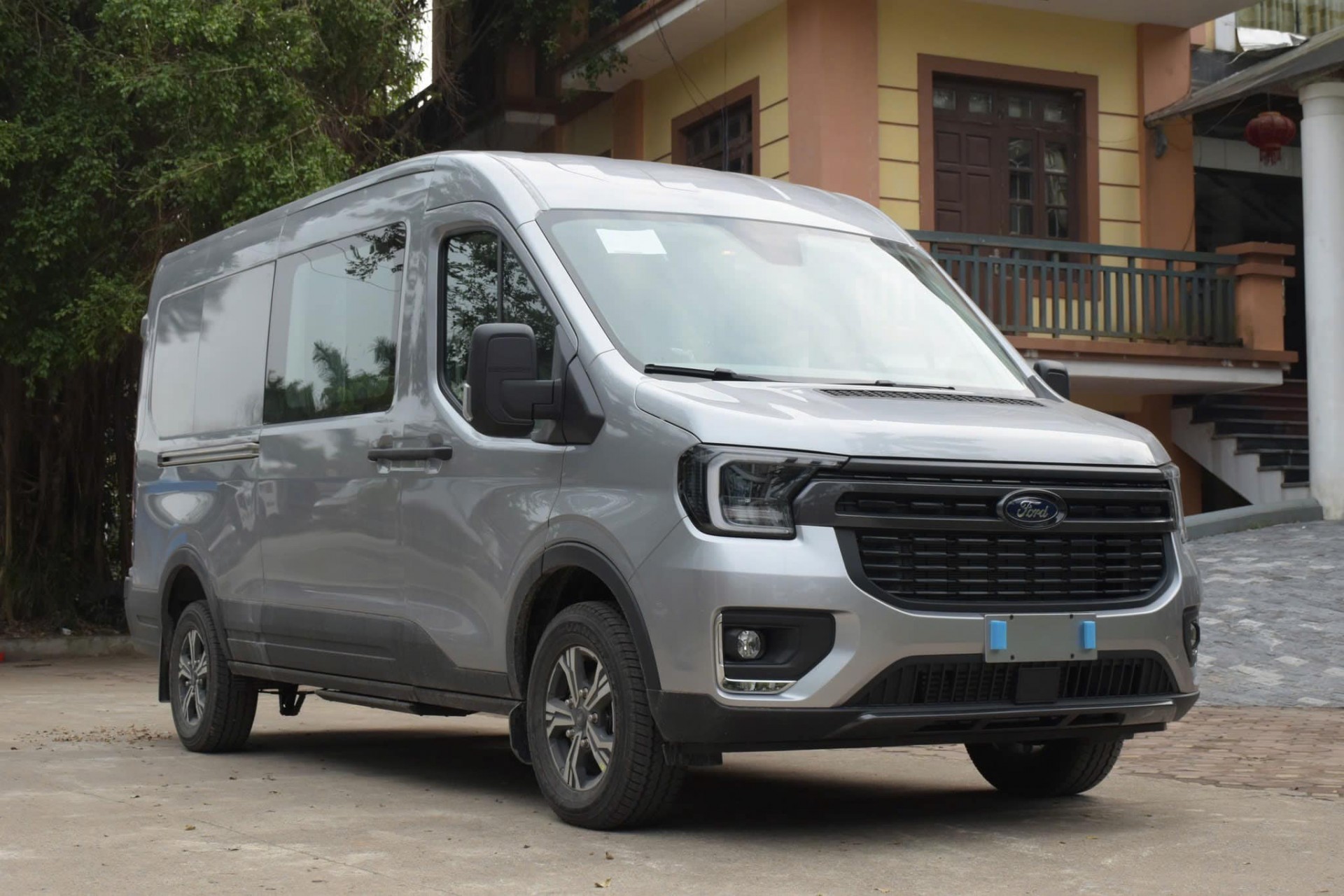 Ford Transit 2025 ra mắt phiên bản Van 6 chỗ tại Việt Nam