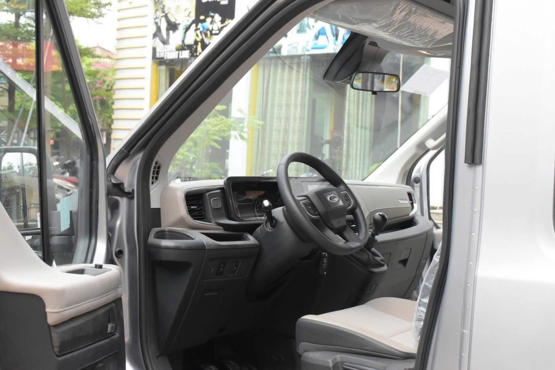 Ford Transit thêm phiên bản dành cho chở hàng tại Việt Nam Ford Transit thêm phiên bản dành cho chở hàng tại Việt Nam