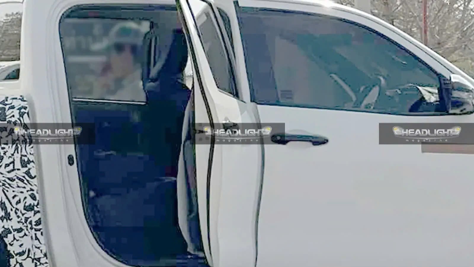Toyota Hilux 2025 lần đầu lộ diện trên đường tại Thái Lan