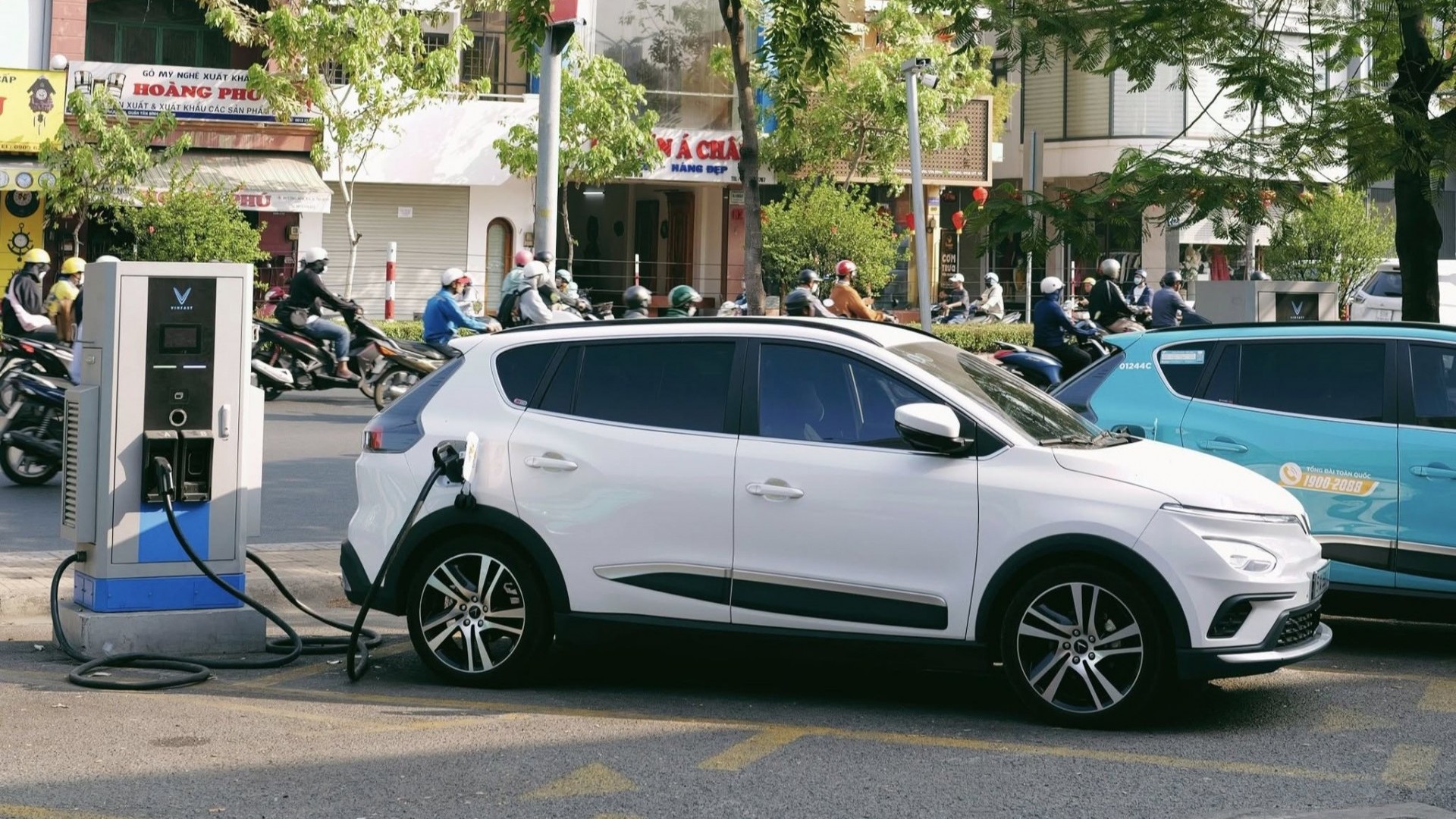 Ưu đãi lệ phí trước bạ với ô tô điện sắp hết hiệu lực