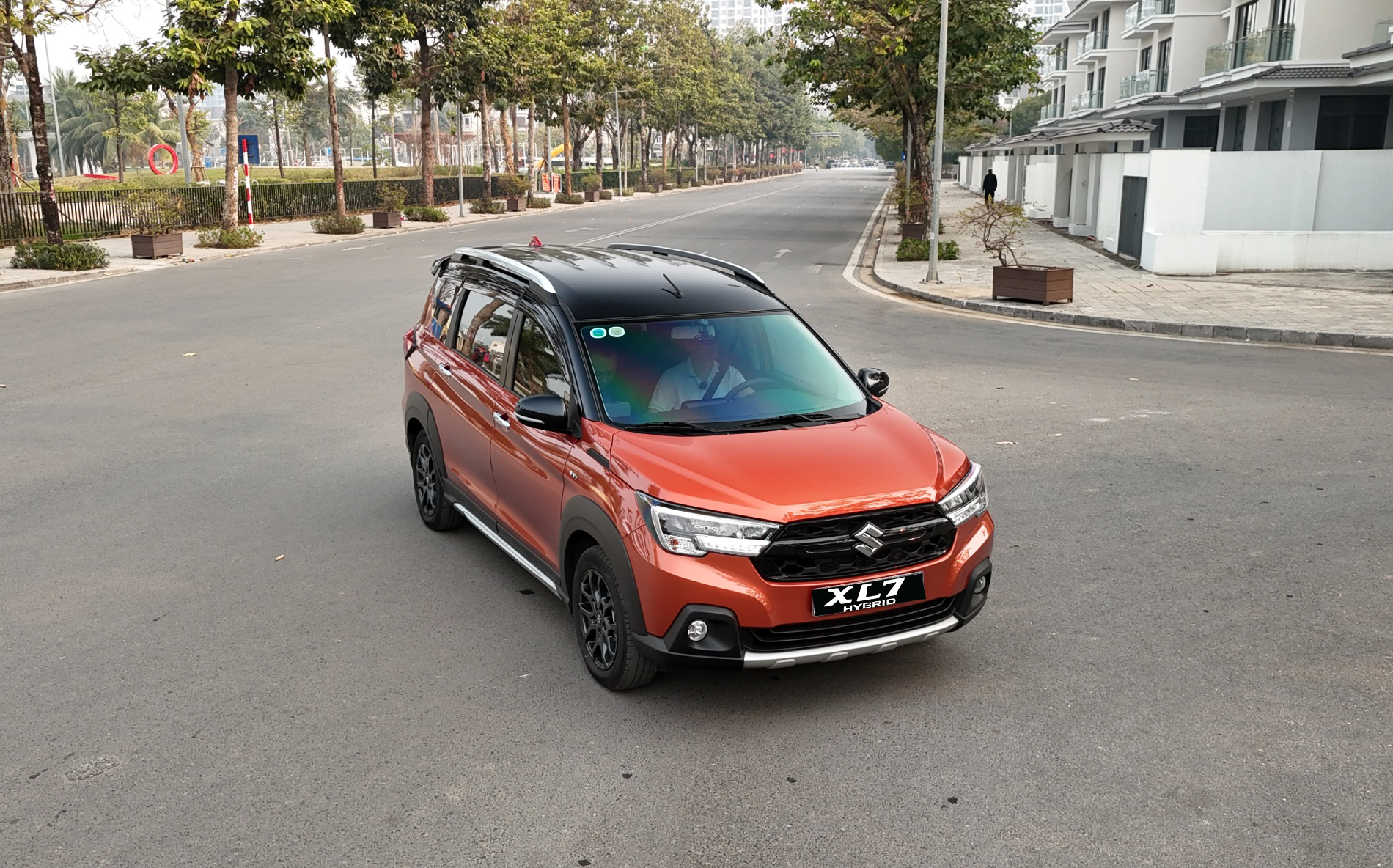 Nam công chức trẻ bán xe 5 chỗ, đổi sang  Suzuki XL7 Hybrid để cả nhà bên nhau nhiều hơn