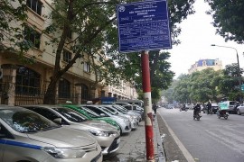 Kinh nghiệm tìm chỗ gửi xe ô tô phố đi bộ Hồ Gươm, giá rẻ mà không phải để chìa lại