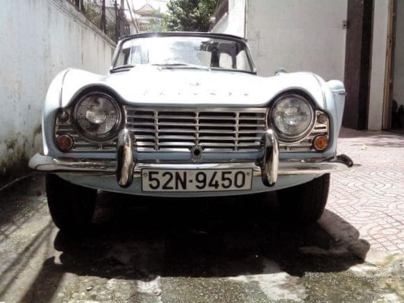 Triumph TR4: Một hành trình đầy kỷ niệm và đam mê