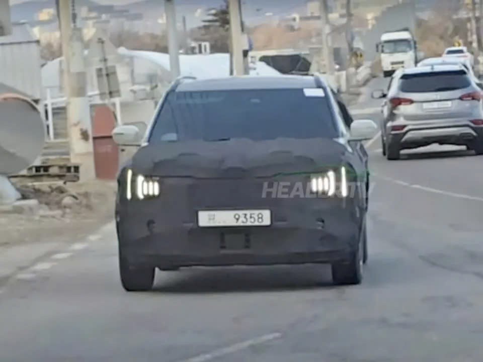 Kia Seltos 2026 chạy thử trên phố với hệ thống đèn LED mới Kia Seltos 2026 chạy thử trên phố với hệ thống đèn LED mới