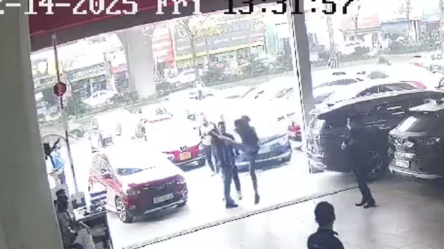 Công an triệu tập đối tượng hành hung chủ xe VinFast VF 5 tại showroom