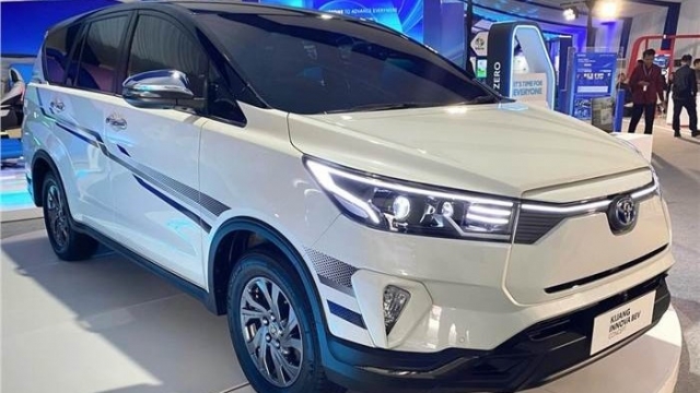 Toyota Innova thuần điện lộ diện tại Indonesia