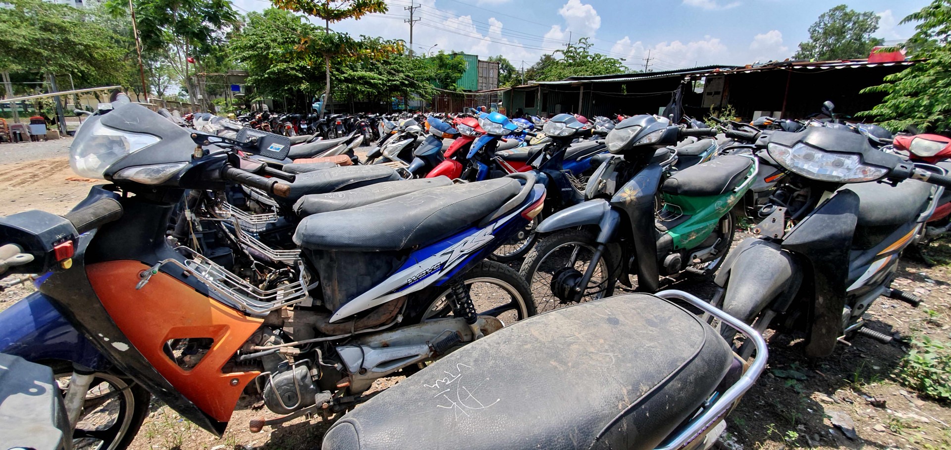 Mua xe thanh lý hải quan ở đâu? Hà Nội, Tp. HCM