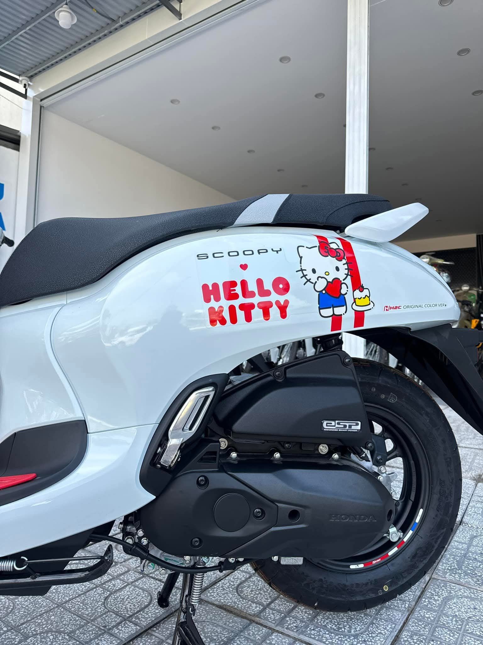 Xe tay ga giới hạn Honda Scoopy Hello Kitty, giá 89 triệu đồng tại Việt Nam