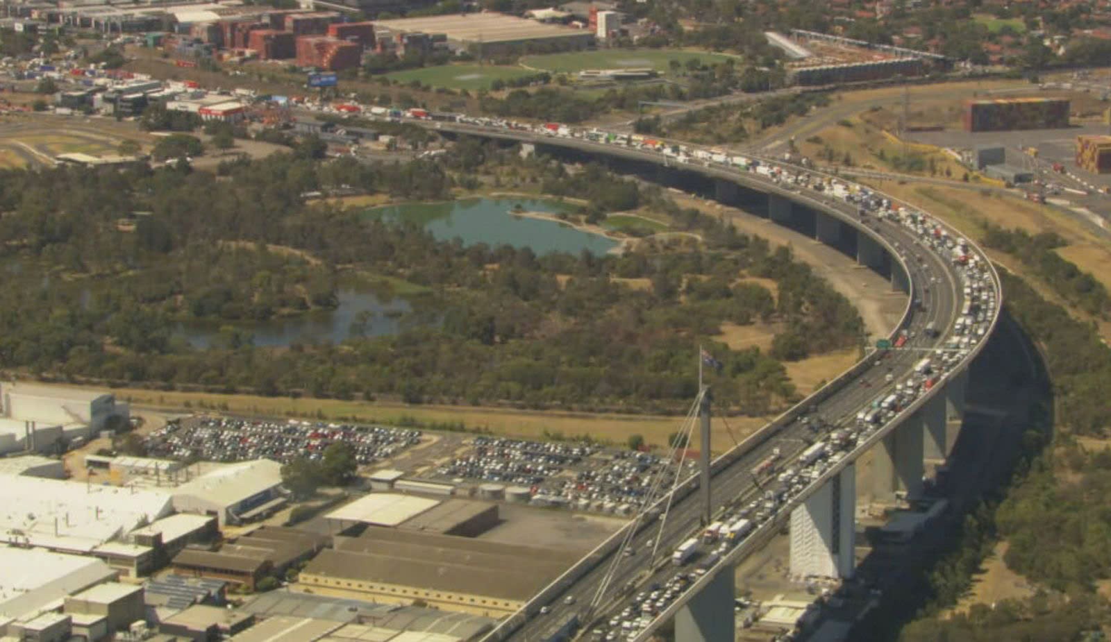 Nghi vấn Youtuber công nghệ nổi tiếng Việt Nam chấn thương nặng khi đang chạy phân khối lớn trên cao tốc tại Úc Nghi vấn Youtuber công nghệ nổi tiếng Việt Nam chấn thương nặng khi đang chạy phân khối lớn trên cao tốc tại Úc