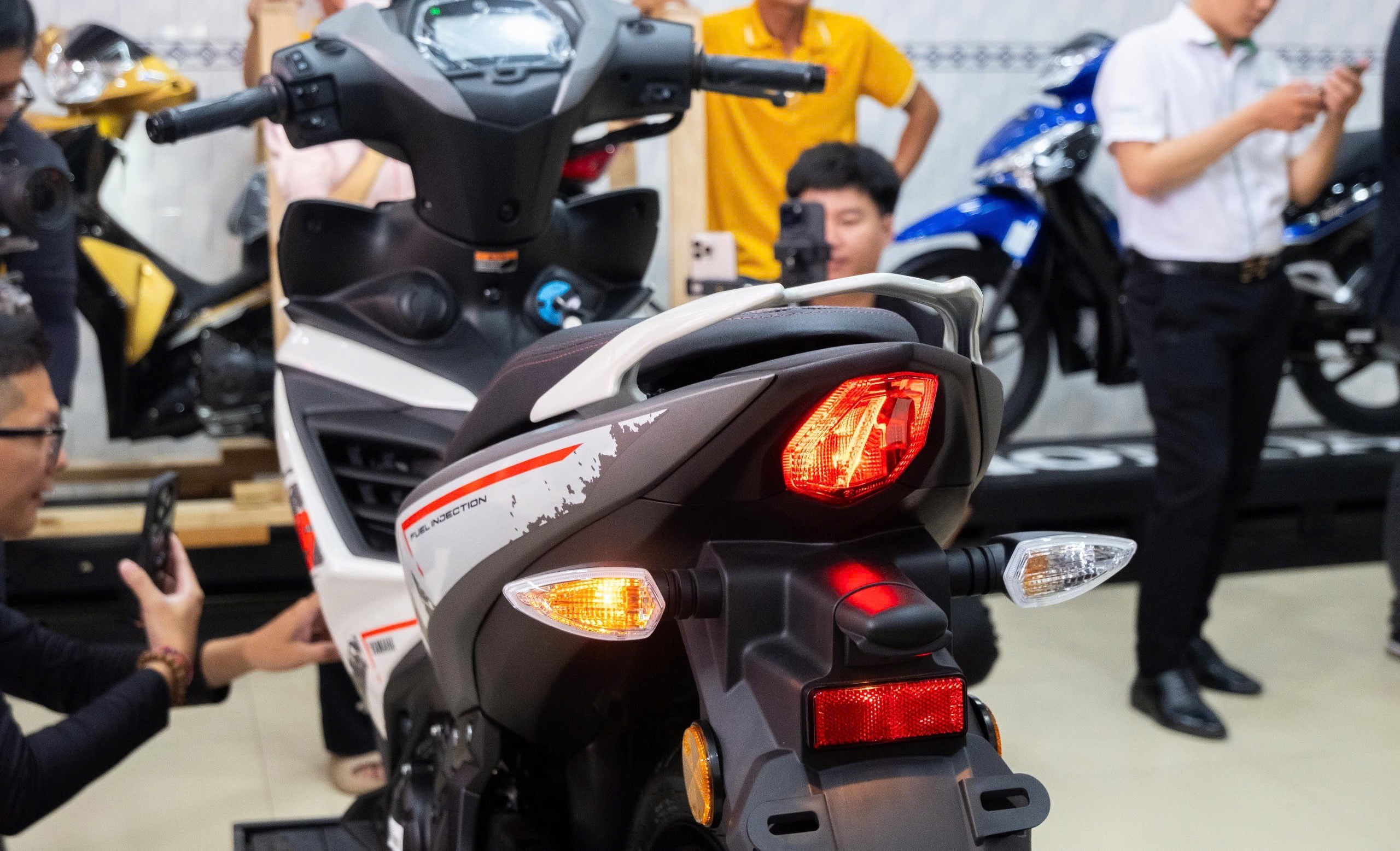 Honda Wave 125i và Yamaha 135LC Fi nhập khẩu Malaysia bất ngờ xuất hiện tại Việt Nam