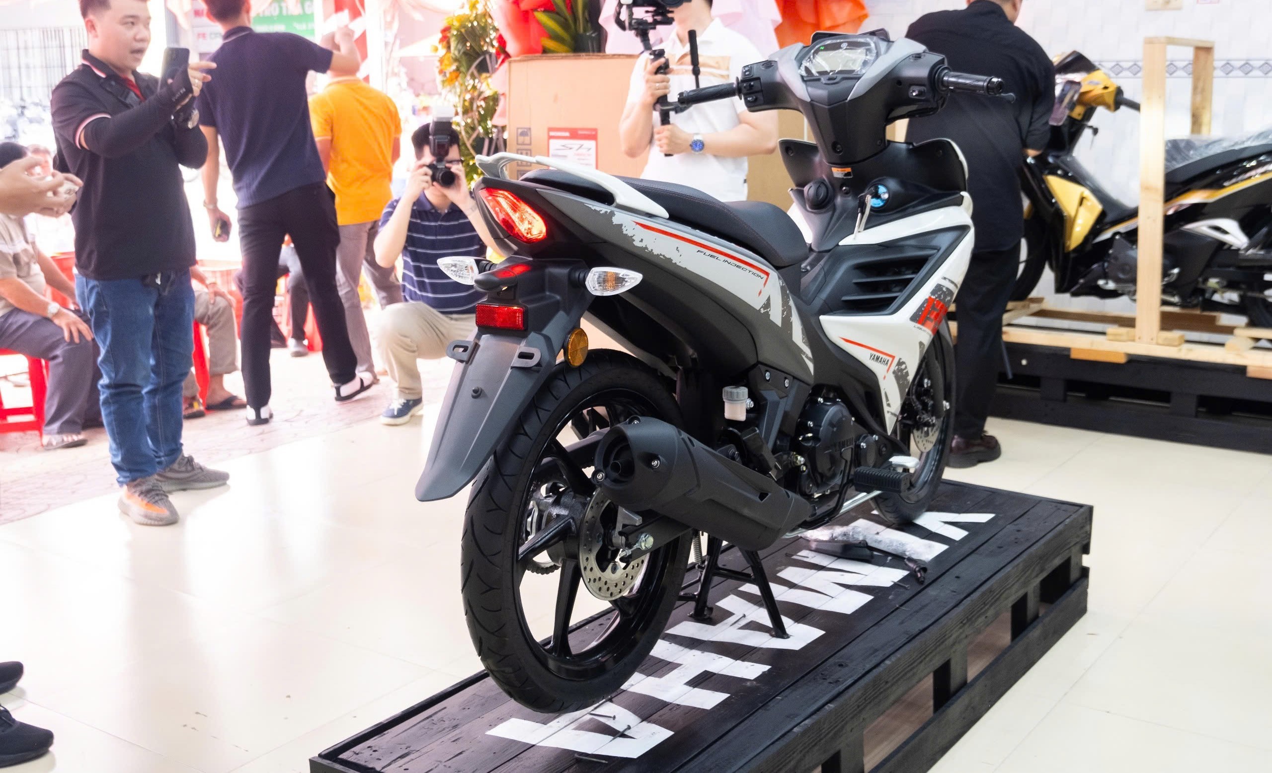 Honda Wave 125i và Yamaha 135LC Fi nhập khẩu Malaysia bất ngờ xuất hiện tại Việt Nam