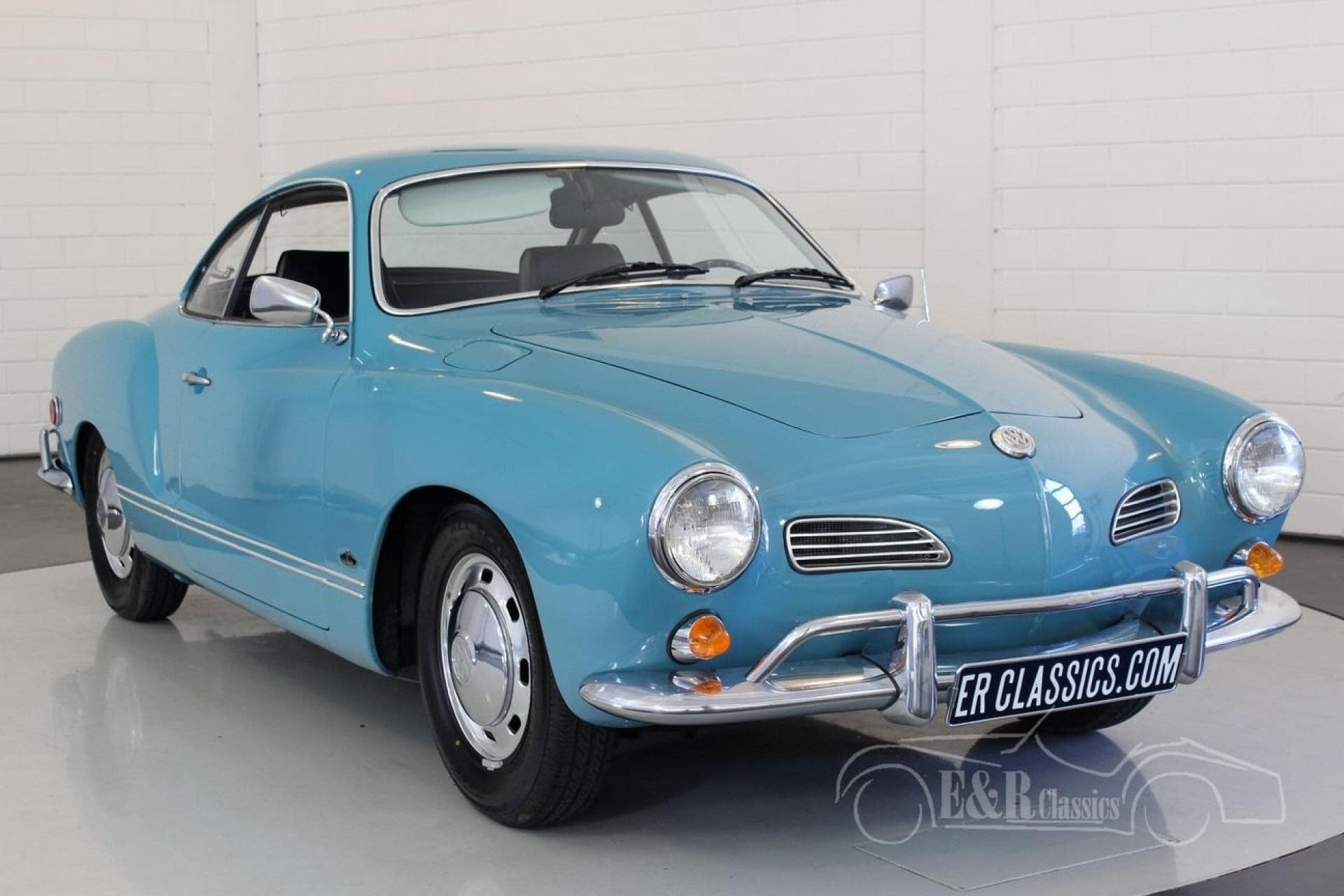 'Bọ hiếm' Volkswagen Karmann Ghia qua lời kể của tay chơi xế cổ Sài thành