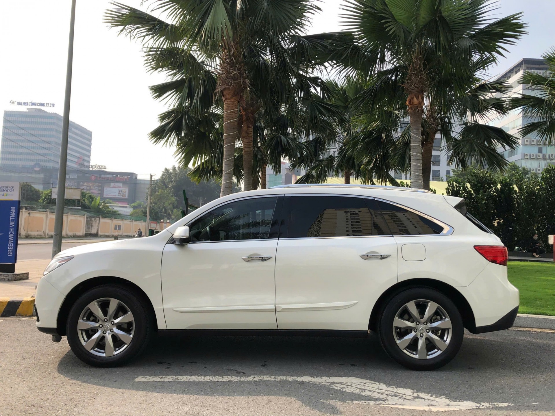 Acura MDX 2013, SUV độc lạ với giá chỉ 1,28 tỷ đồng tại Việt Nam