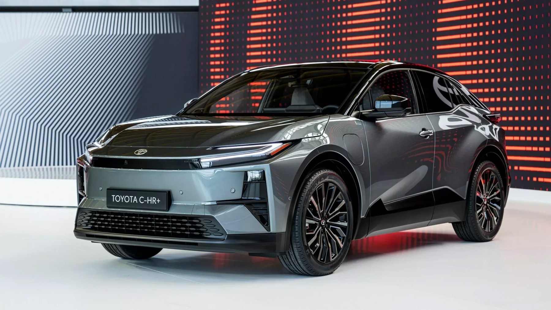 Toyota C-HR+ 2025 ra mắt, di chuyển đến 600km chỉ với một lần sạc