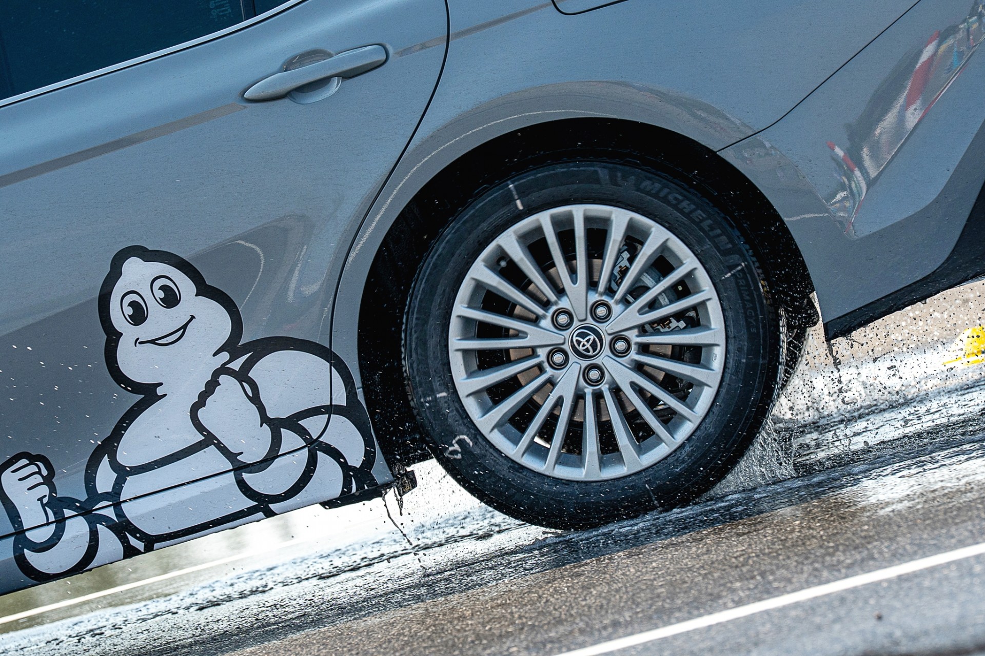 Michelin ra mắt loại lốp dành cho xe điện và xe hybrid