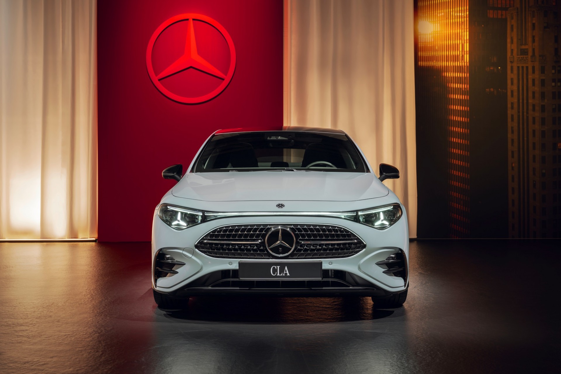 Mercedes-Benz CLA 2025 ra mắt bản thuần điện, sạc nhanh 10 phút được 325km