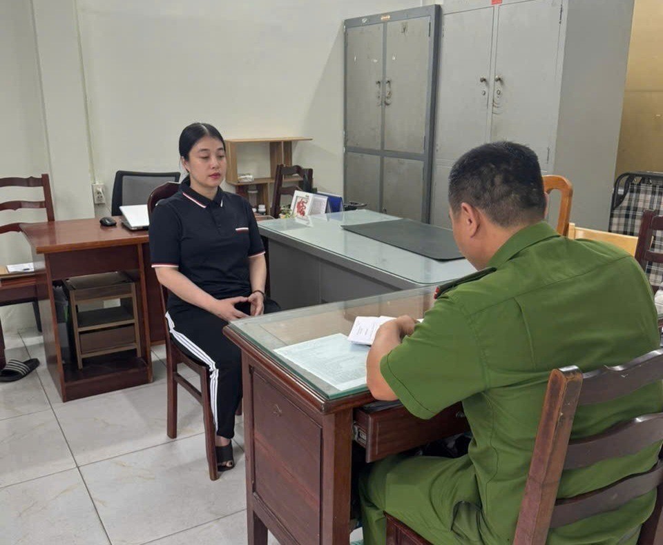 Khởi tố nữ tài xế Mercedes tông 10 xe máy ở Thủ Đức, khiến một nữ sinh tử vong Khởi tố nữ tài xế Mercedes tông 10 xe máy ở Thủ Đức, khiến một nữ sinh tử vong