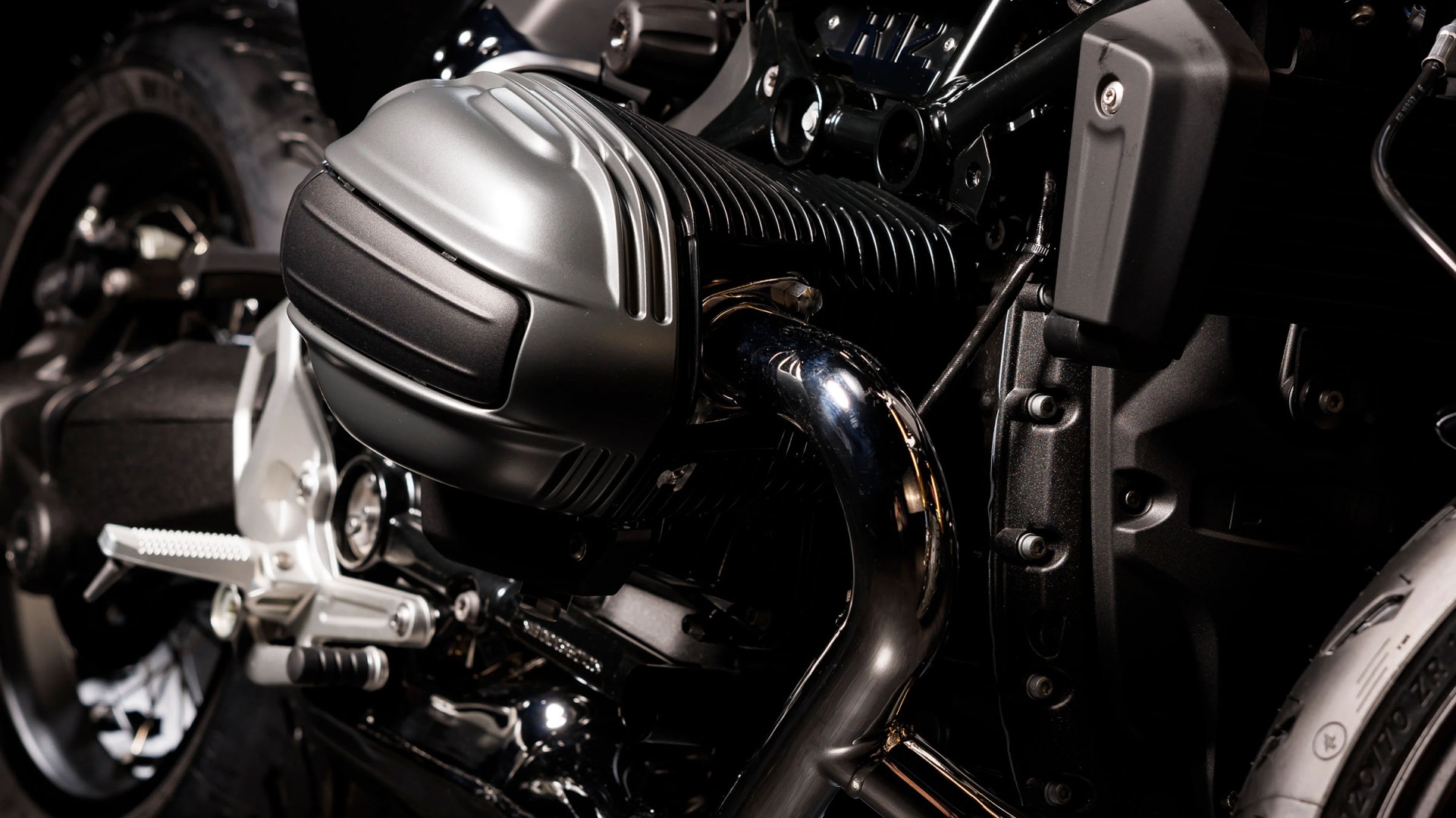 Mô tô cổ điển BMW R 12 nineT nhận đặt hàng với mức giá tương đương Kia Seltos