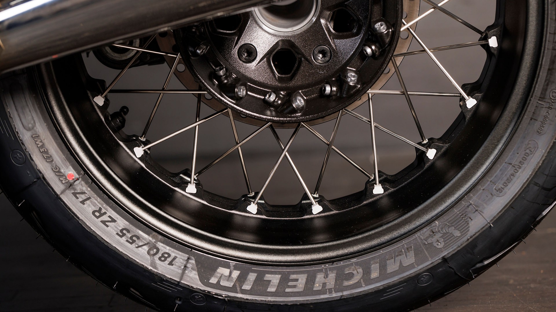 Mô tô cổ điển BMW R 12 nineT nhận đặt hàng với mức giá tương đương Kia Seltos