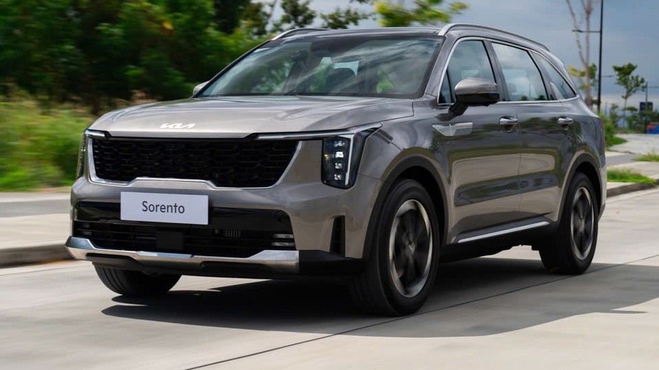 Kia Sorento 2025 nhận cọc tại đại lý, sắp ra mắt Việt Nam?