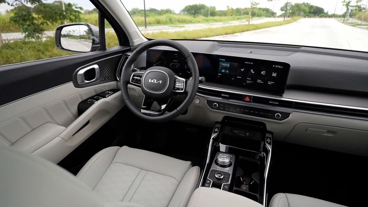 Kia Sorento 2025 nhận cọc tại đại lý, sắp ra mắt Việt Nam?