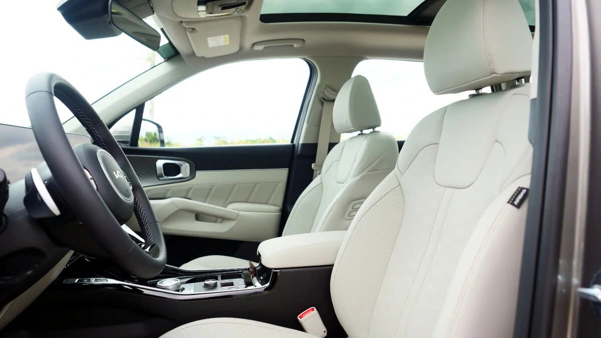 Kia Sorento 2025 nhận cọc tại đại lý, sắp ra mắt Việt Nam?