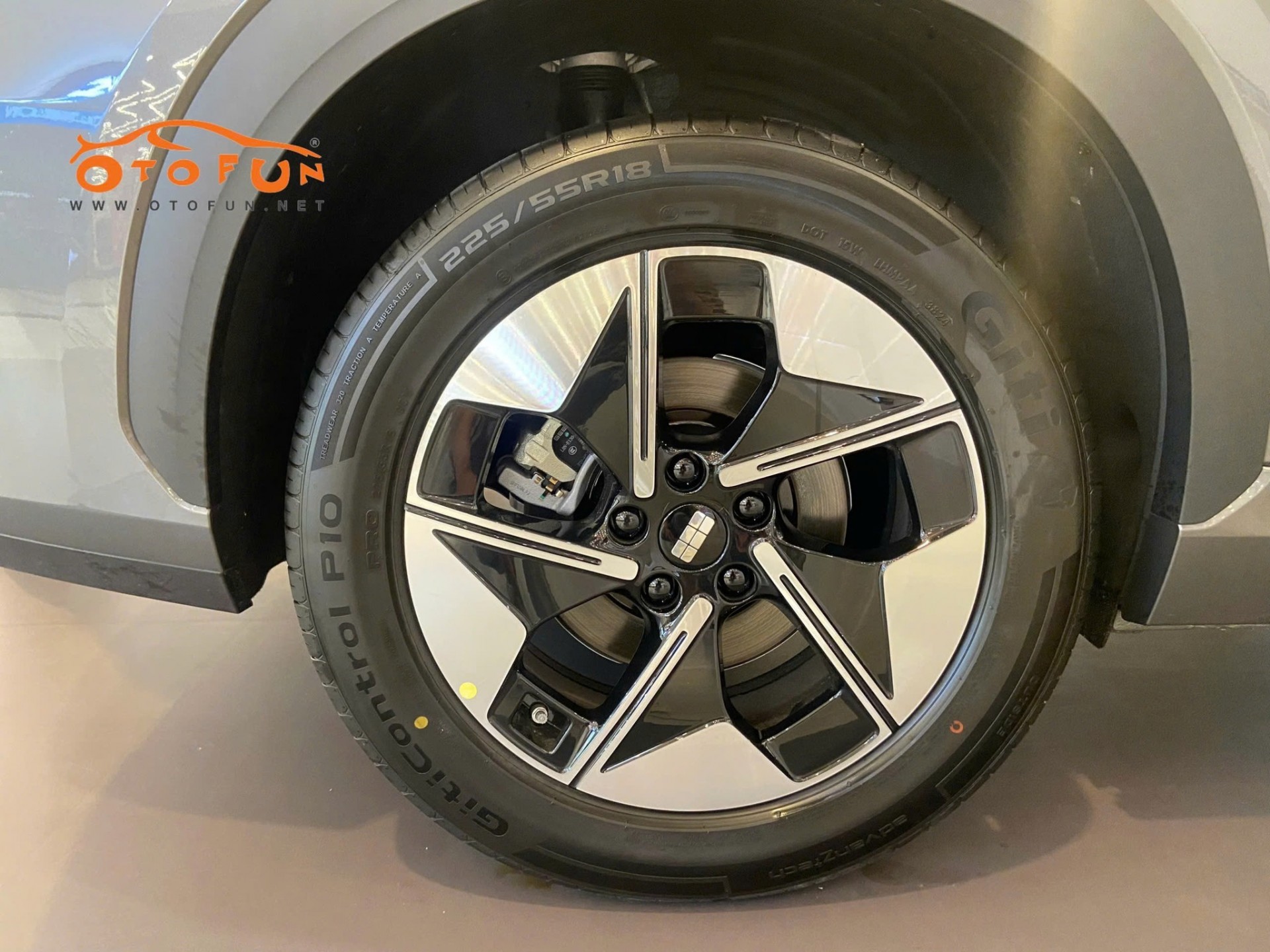 Cận cảnh xe điện Geely Ex5: Thiết kế đẹp mắt, đối thủ đáng gờm của VinFast VF6