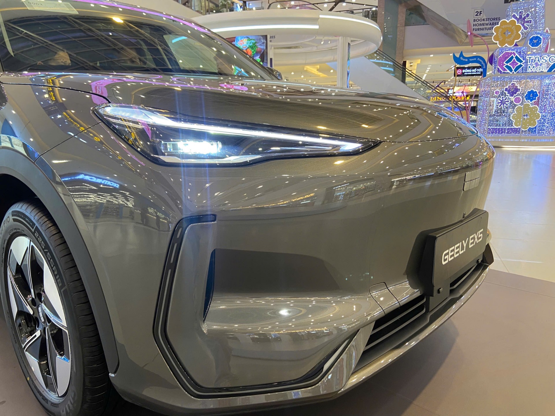 Cận cảnh xe điện Geely Ex5: Thiết kế đẹp mắt, đối thủ đáng gờm của VinFast VF6