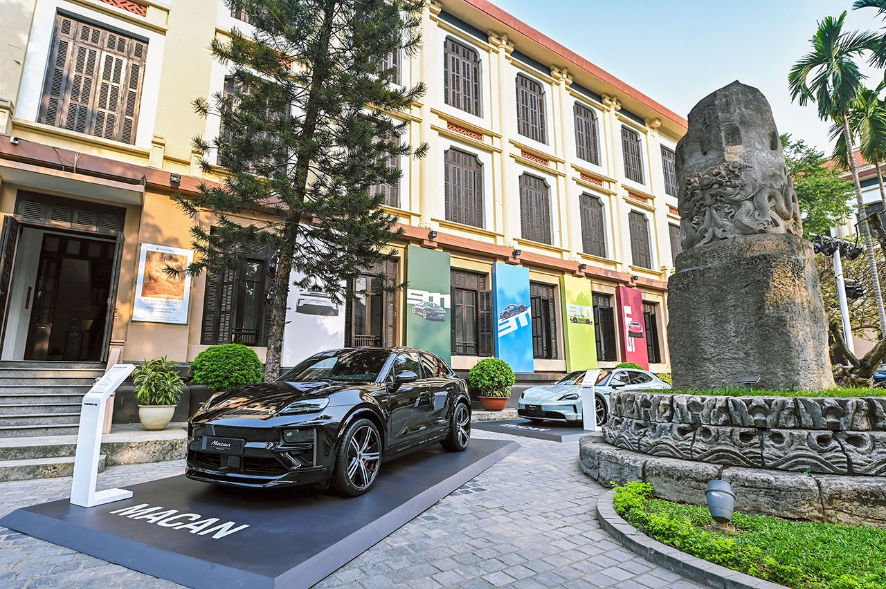 Triển lãm Porsche 911 - The one and always