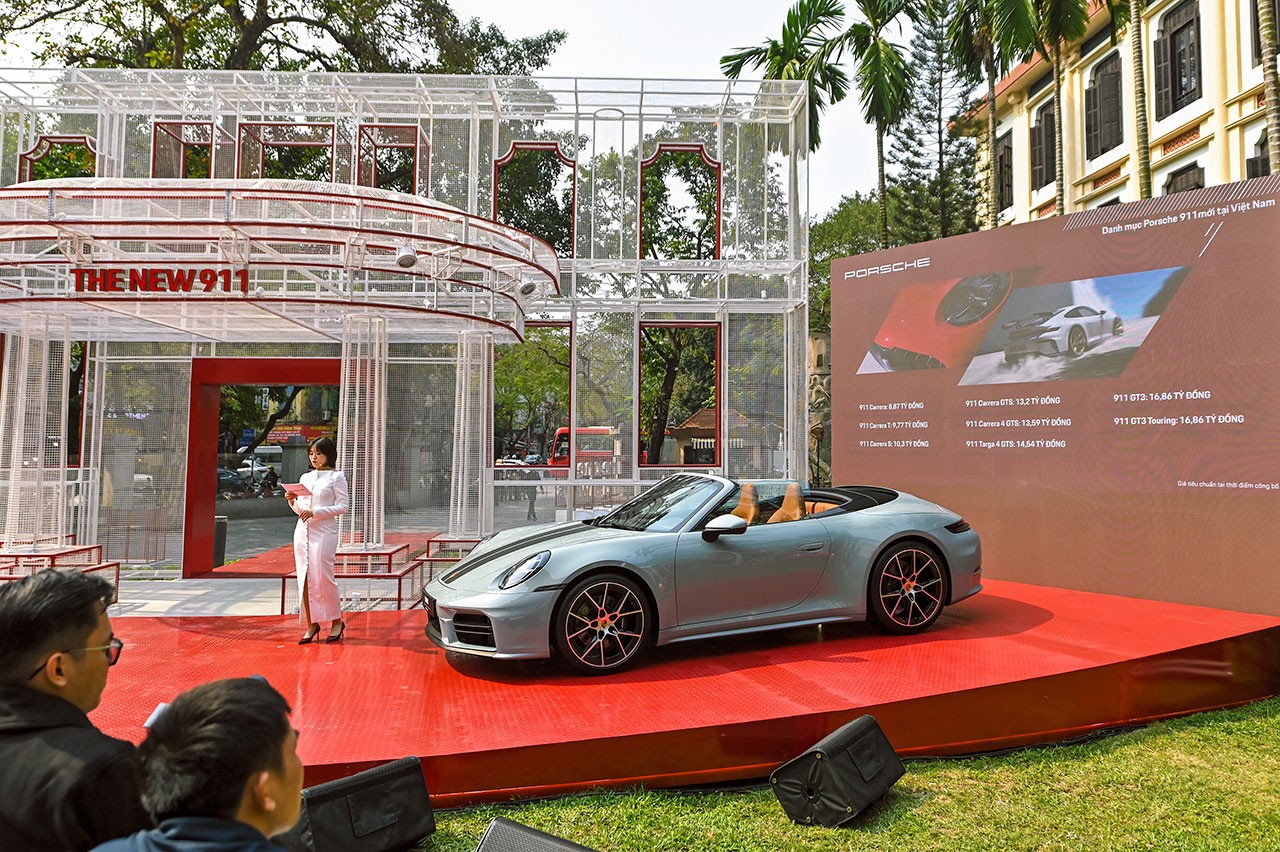 Triển lãm Porsche 911 - The one and always