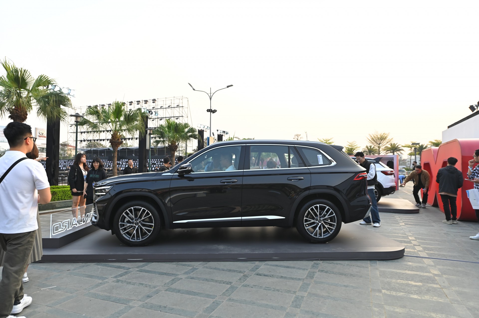Chi tiết mẫu xe Trung Quốc Geely Monjaro: SUV cỡ D nhưng giá dưới một tỷ đồng, nhiều trang bị lạ