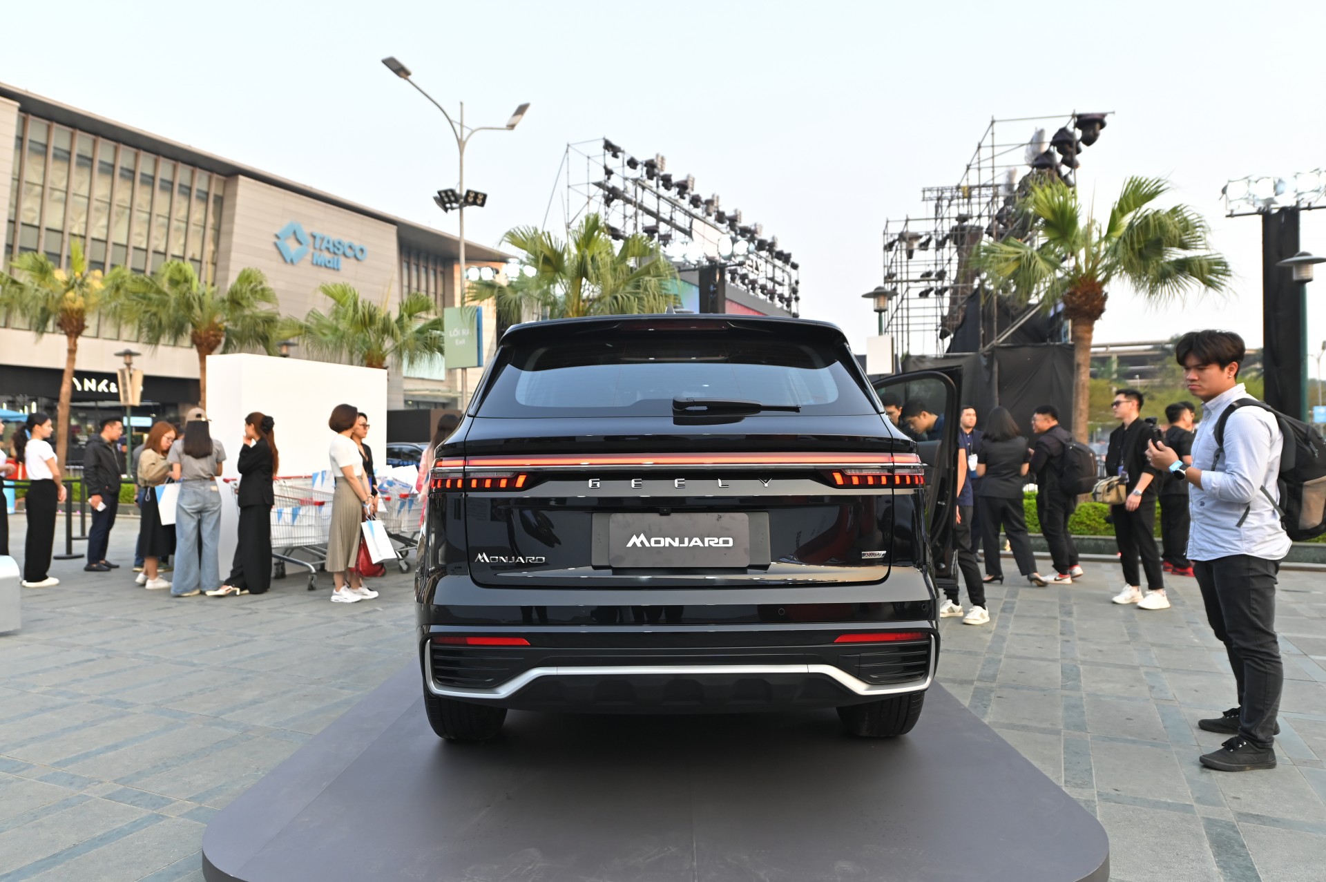 Chi tiết mẫu xe Trung Quốc Geely Monjaro: SUV cỡ D nhưng giá dưới một tỷ đồng, nhiều trang bị lạ