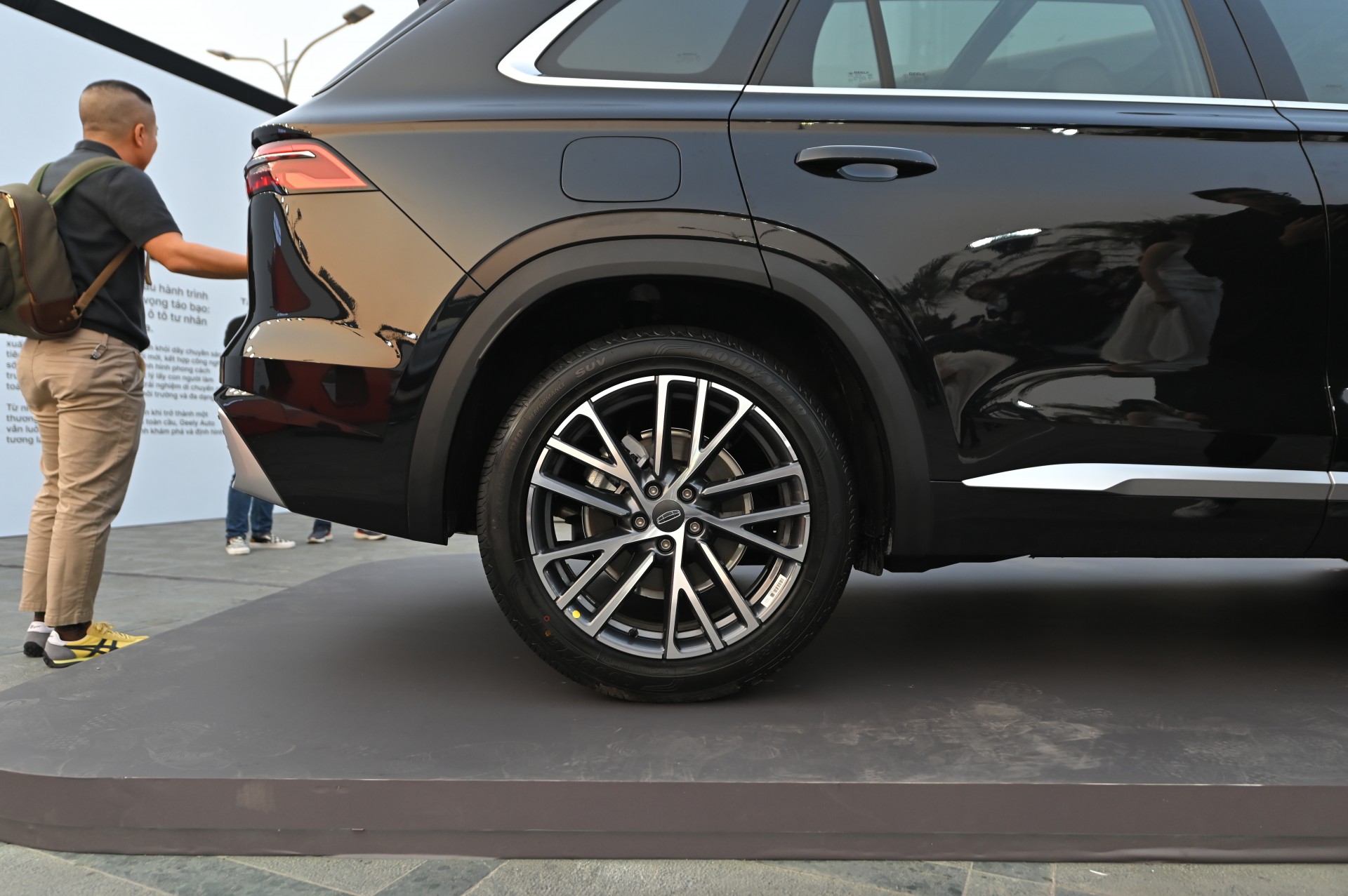 Chi tiết mẫu xe Trung Quốc Geely Monjaro: SUV cỡ D nhưng giá dưới một tỷ đồng, nhiều trang bị lạ