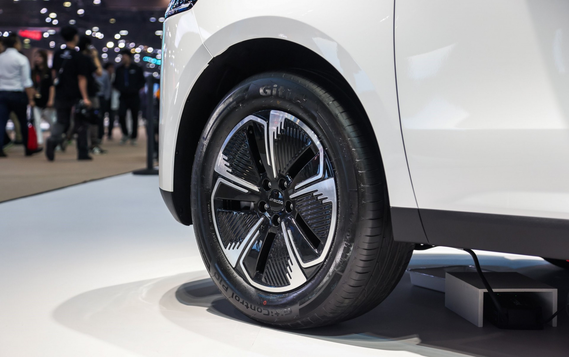 Jaecoo J5 EV, SUV điện thiết kế đặc biệt dành cho người nuôi thú cưng