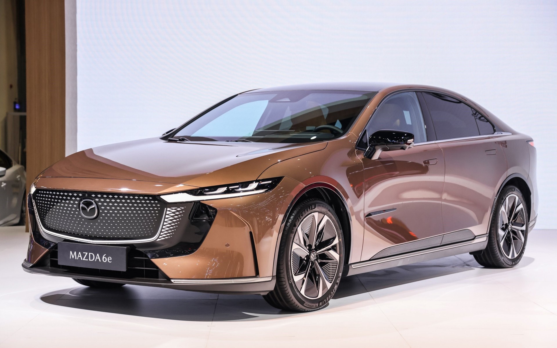 Mazda 6e sedan điện đẹp mắt với tầm hoạt động 552 Km