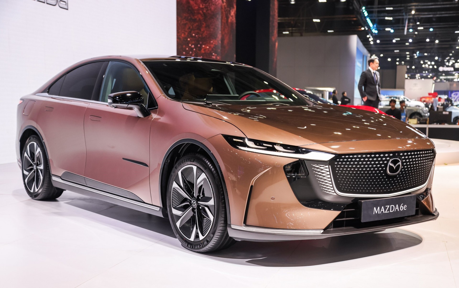 Mazda 6e thuần điện, ngoại hình đẹp mắt, đi được 552 km với một lần sạc